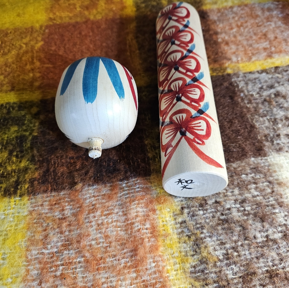 Handcrafted Signed Kokeshi Doll with Red Floral Design - Picture 4 of 5